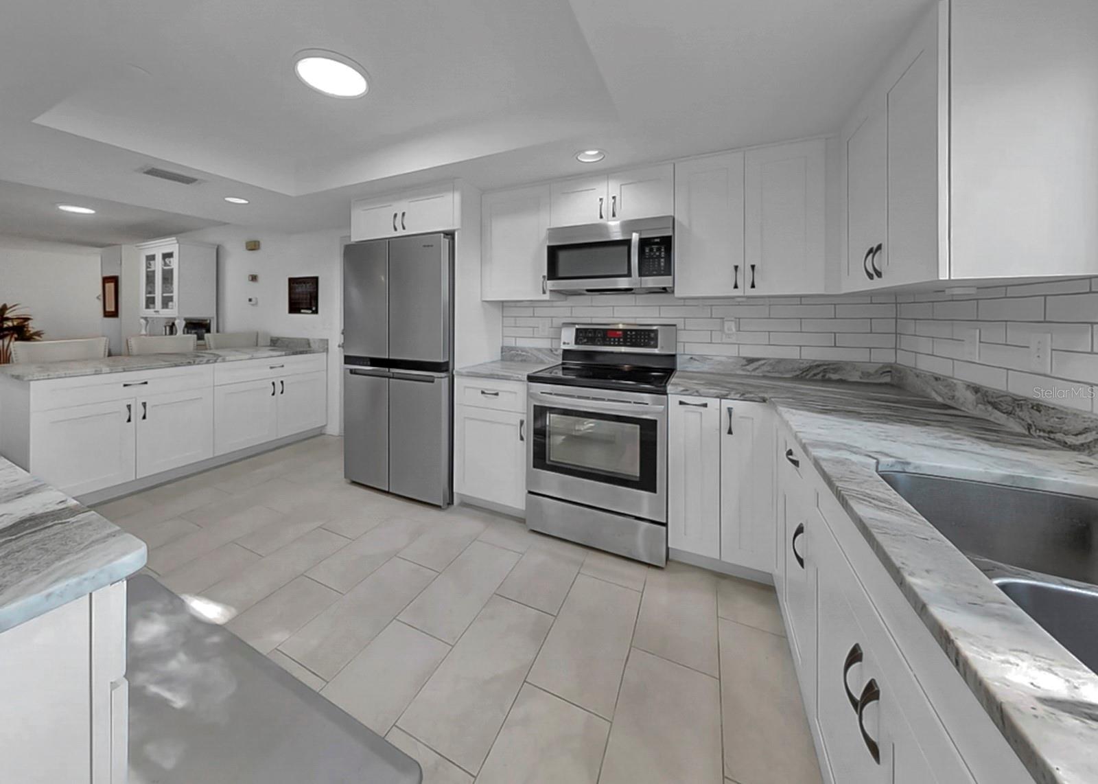 2531 LANCASTER DR — photo 19