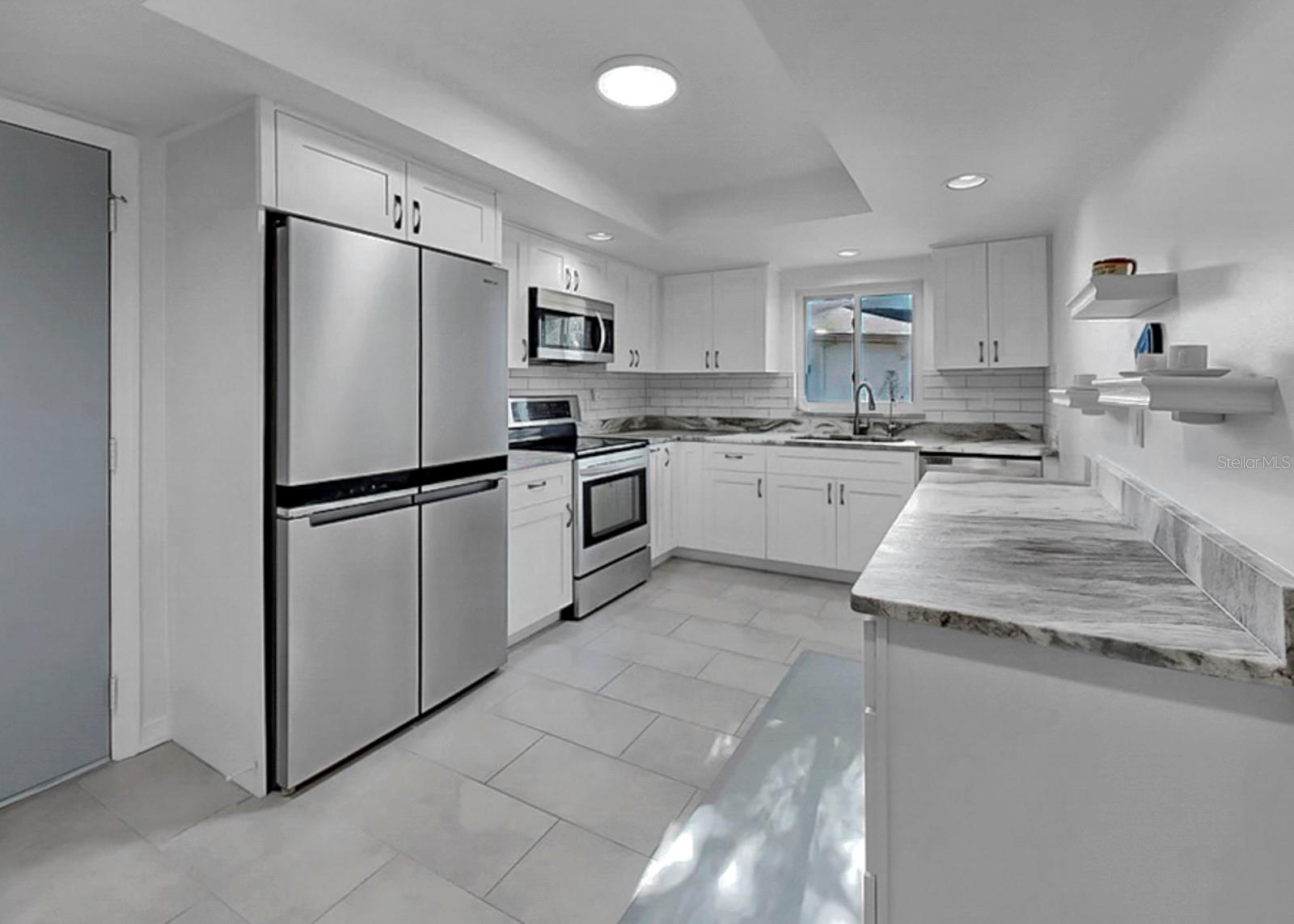 2531 LANCASTER DR — photo 17