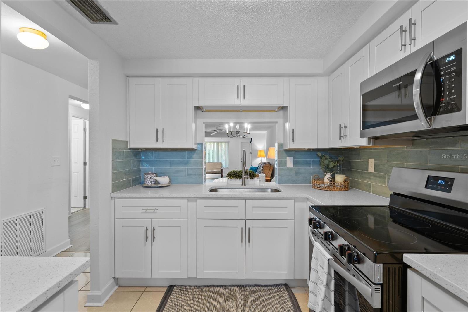 4409 SUMMERSUN DR — photo 3