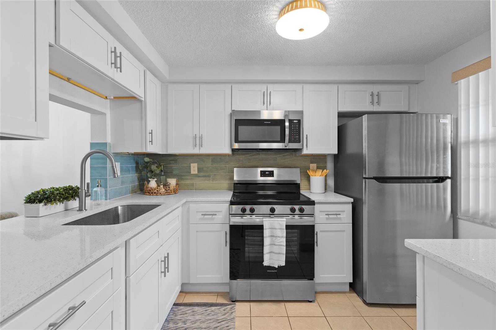 4409 SUMMERSUN DR — photo 2