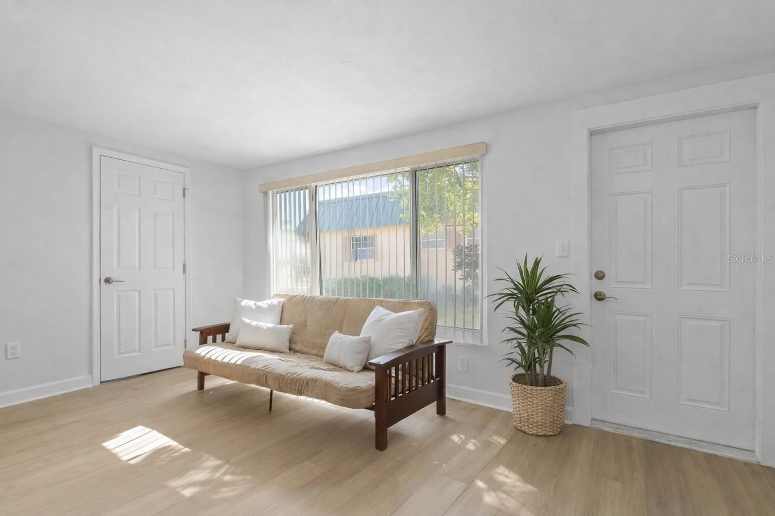 4409 SUMMERSUN DR — photo 9
