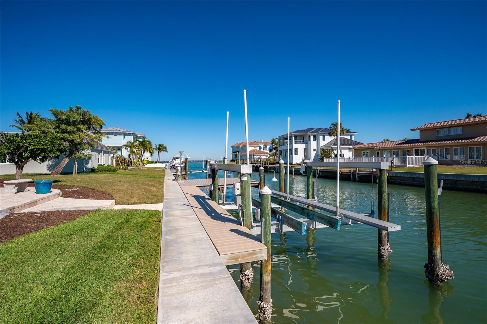 548 GUNWALE LN — photo 4