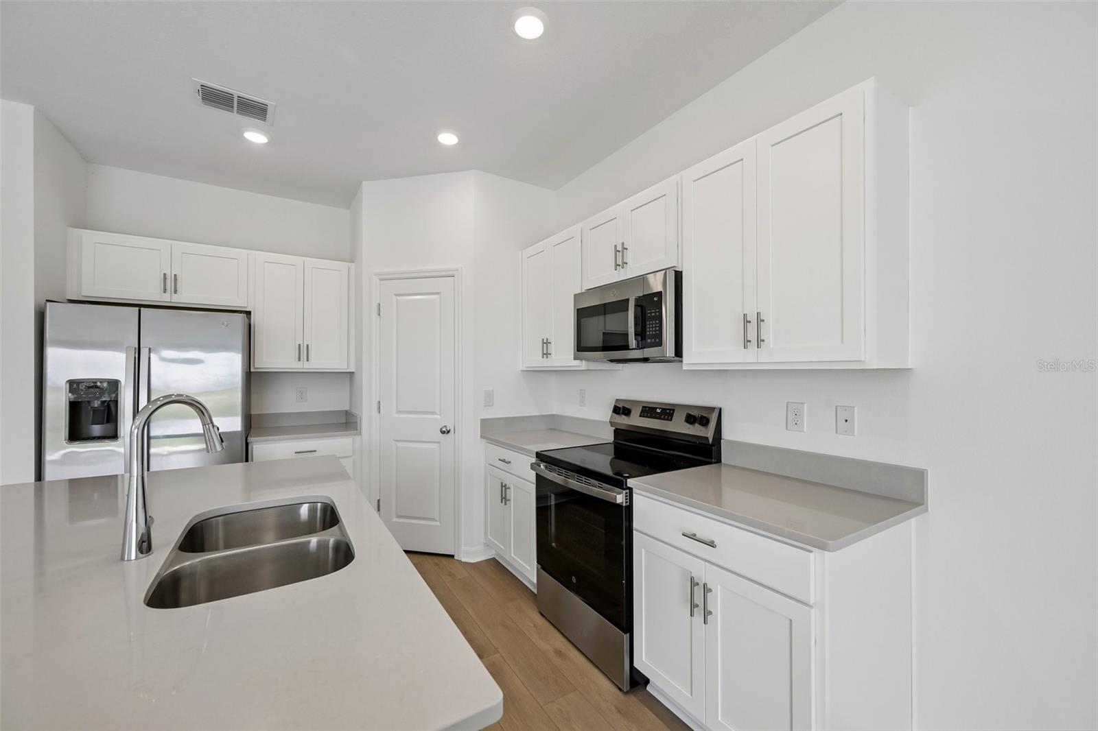 10754 ECLIPSE ST — photo 7