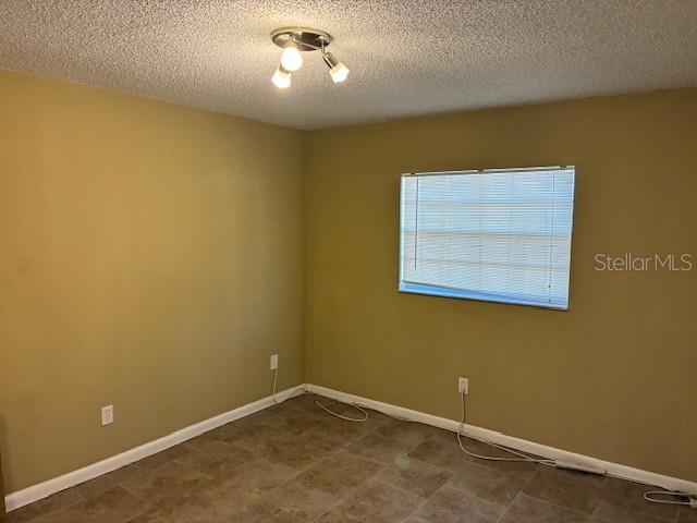 3806 N OAK DR #V21 — photo 8