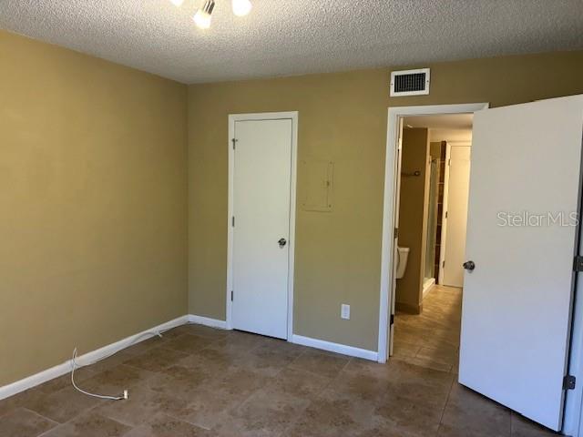 3806 N OAK DR #V21 — photo 13