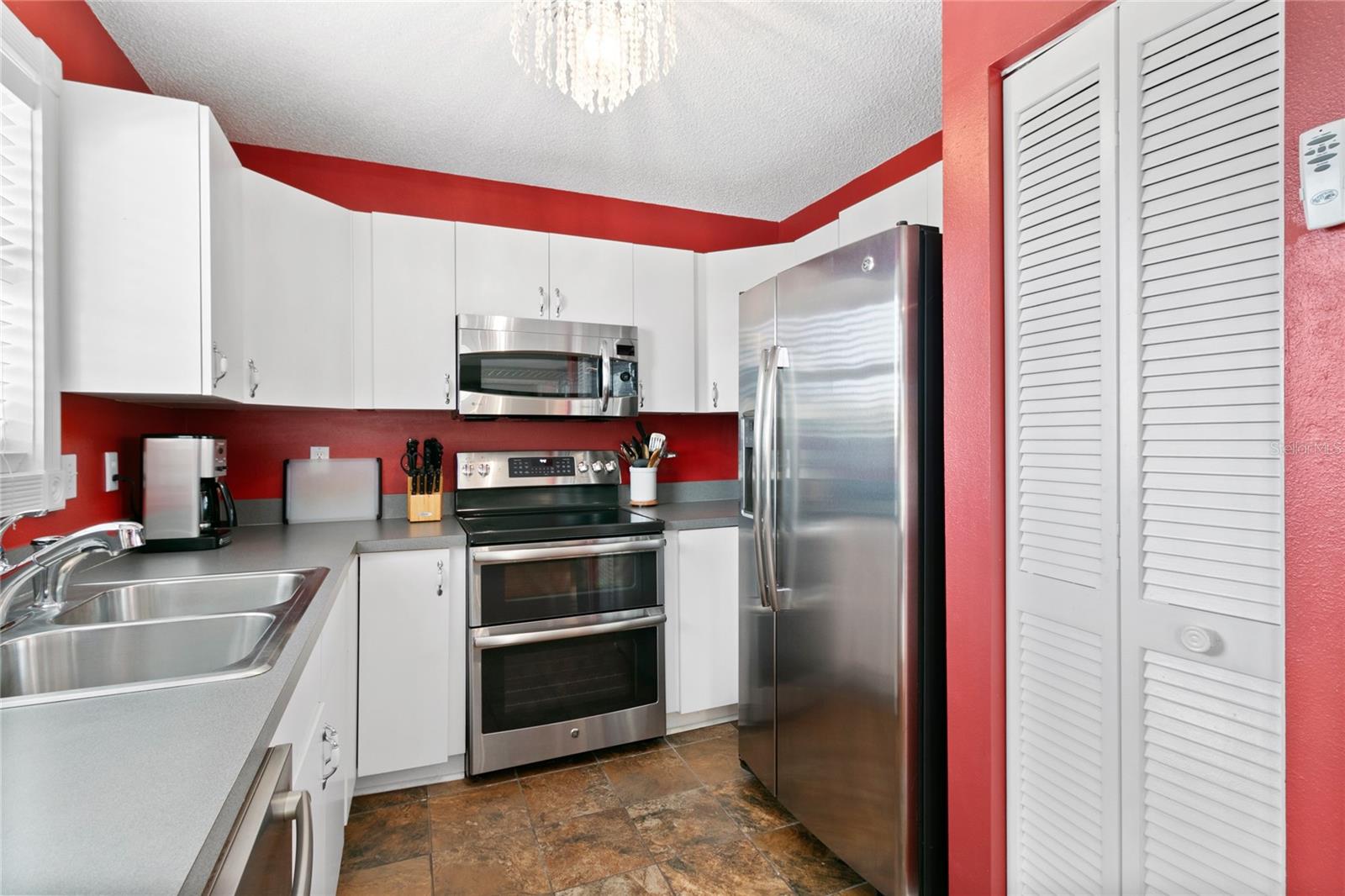 2511 AVENUE C #West — photo 7