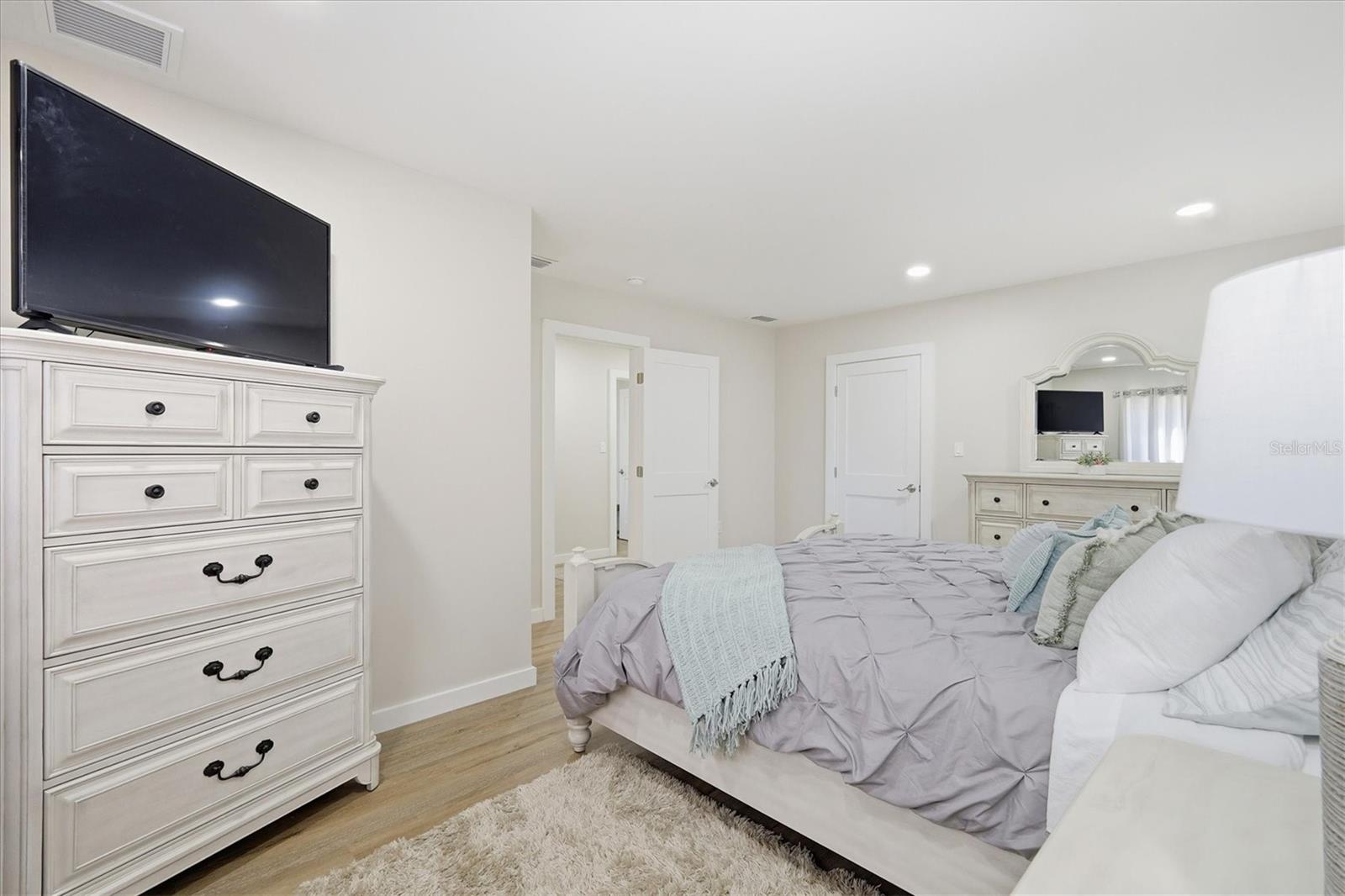 5247 CARMILFRA DR — photo 17
