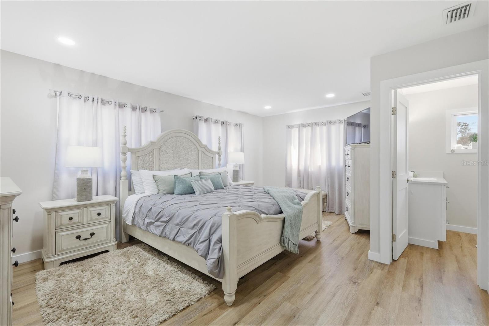 5247 CARMILFRA DR — photo 16