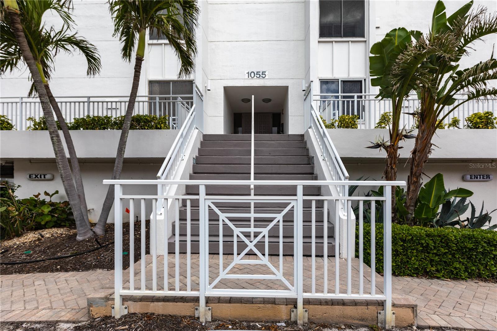 1055 W PEPPERTREE DR #703AA — photo 2