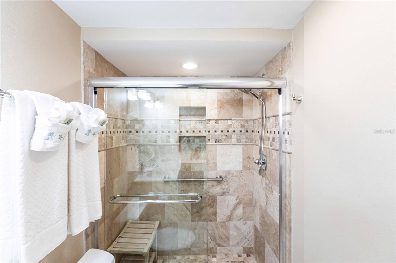 1055 W PEPPERTREE DR #703AA — photo 19