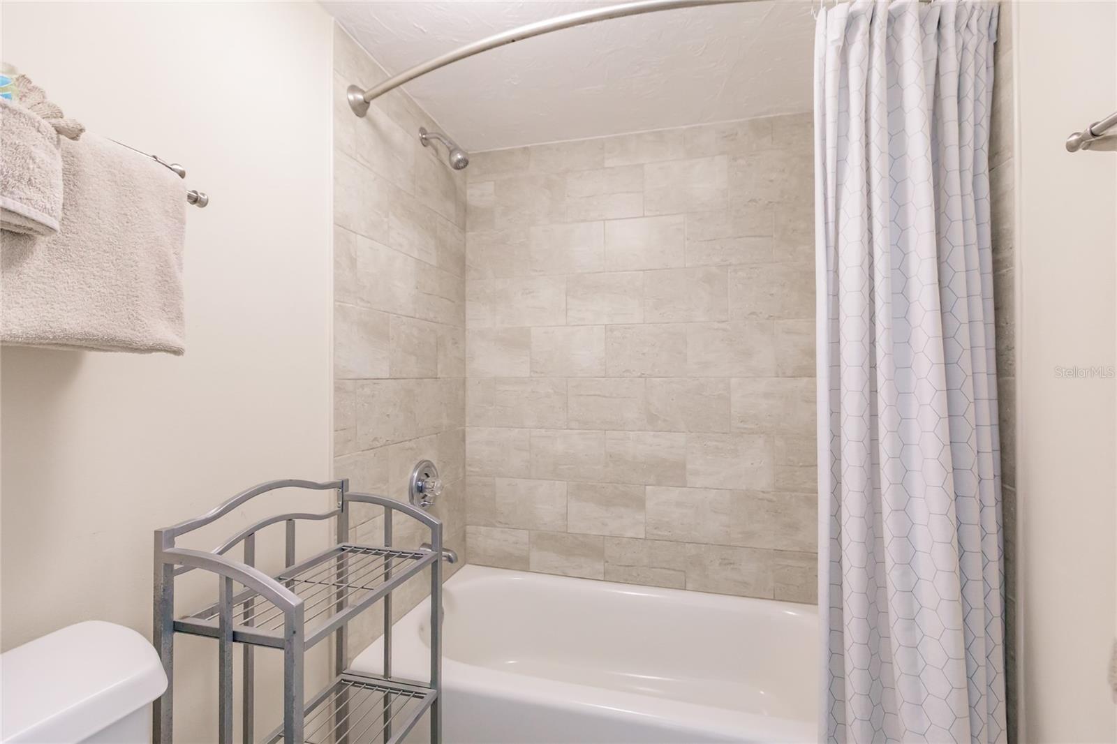 1055 W PEPPERTREE DR #506AA — photo 23