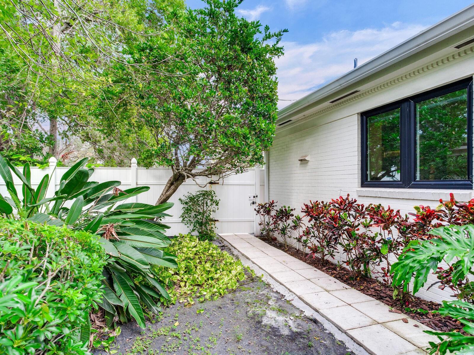 3401 S ALMERIA AVE — photo 44