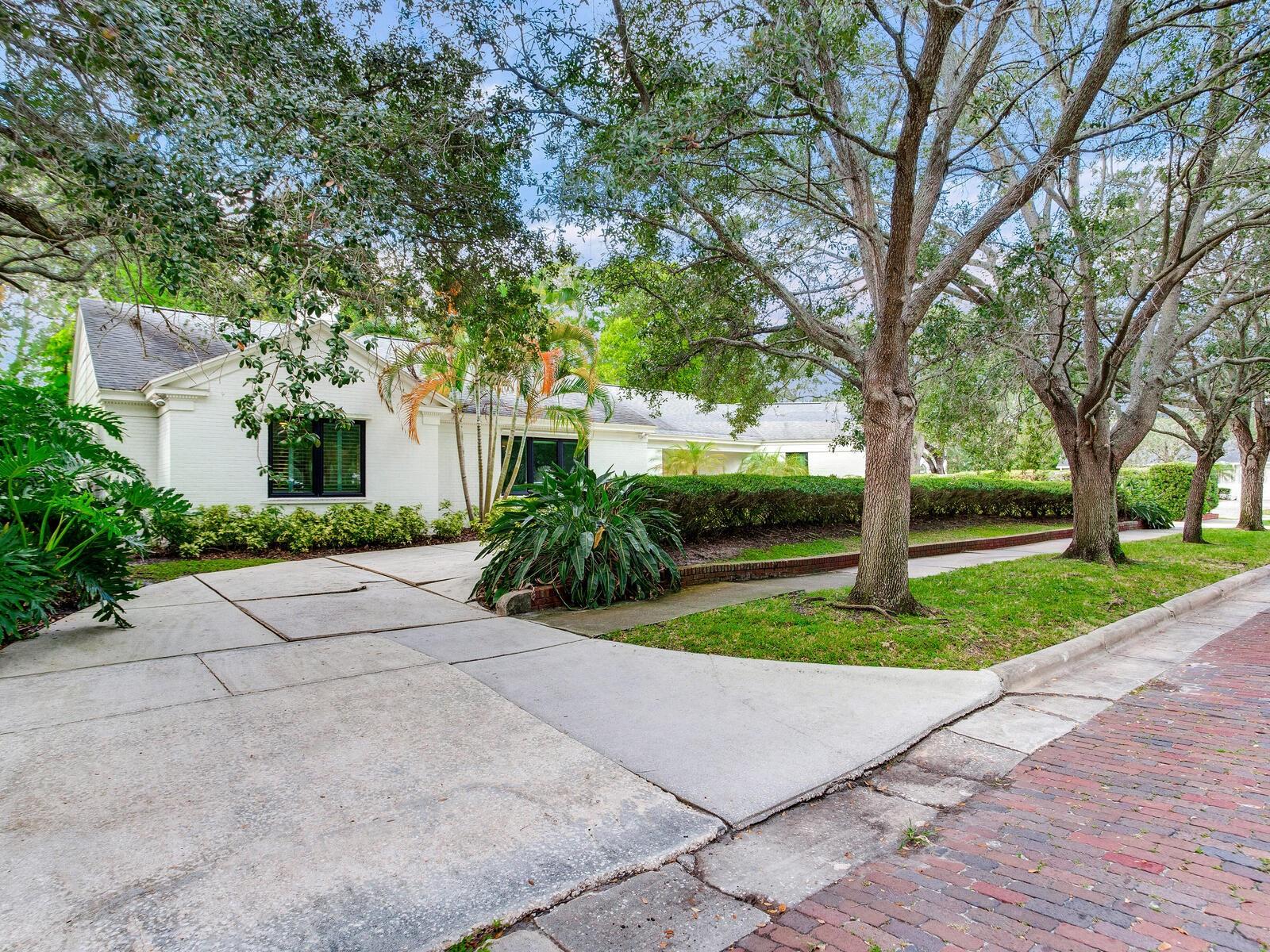 3401 S ALMERIA AVE — photo 4