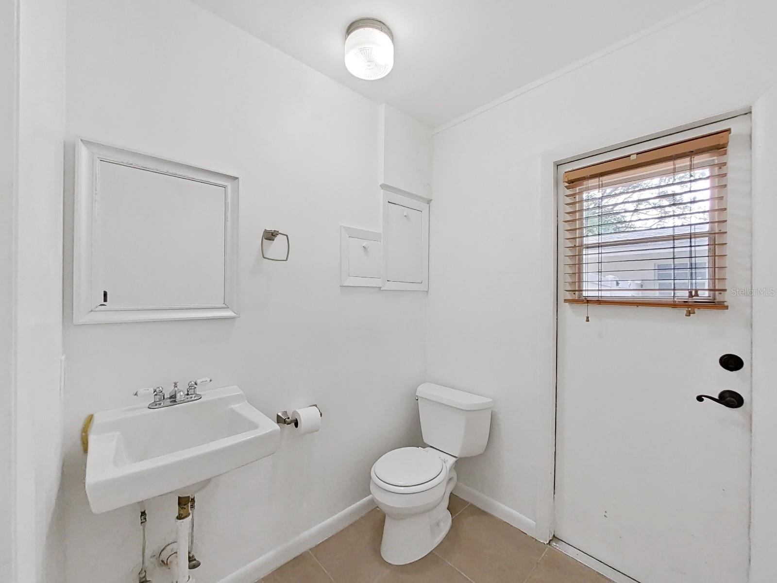 1701 LAURIE LN — photo 22