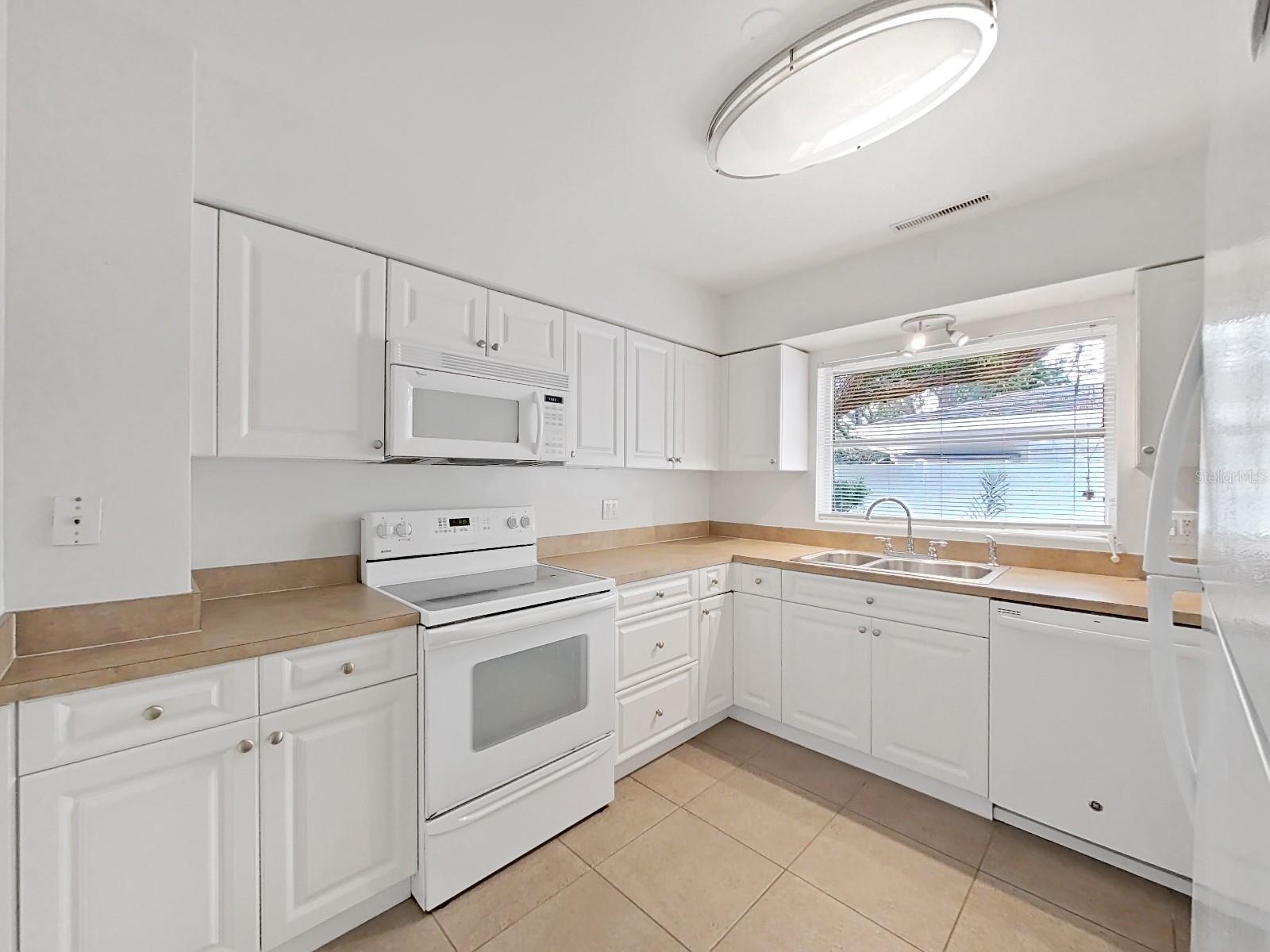 1701 LAURIE LN — photo 12