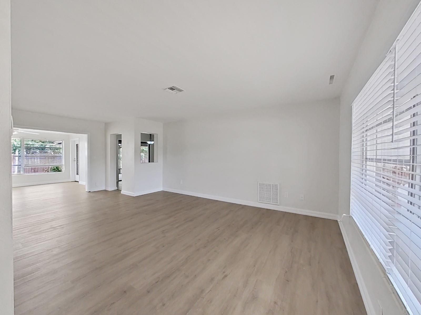 1701 LAURIE LN — photo 3