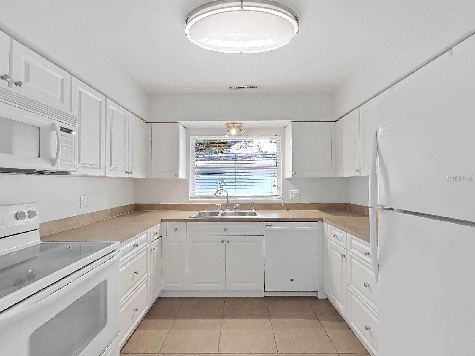 1701 LAURIE LN — photo 10