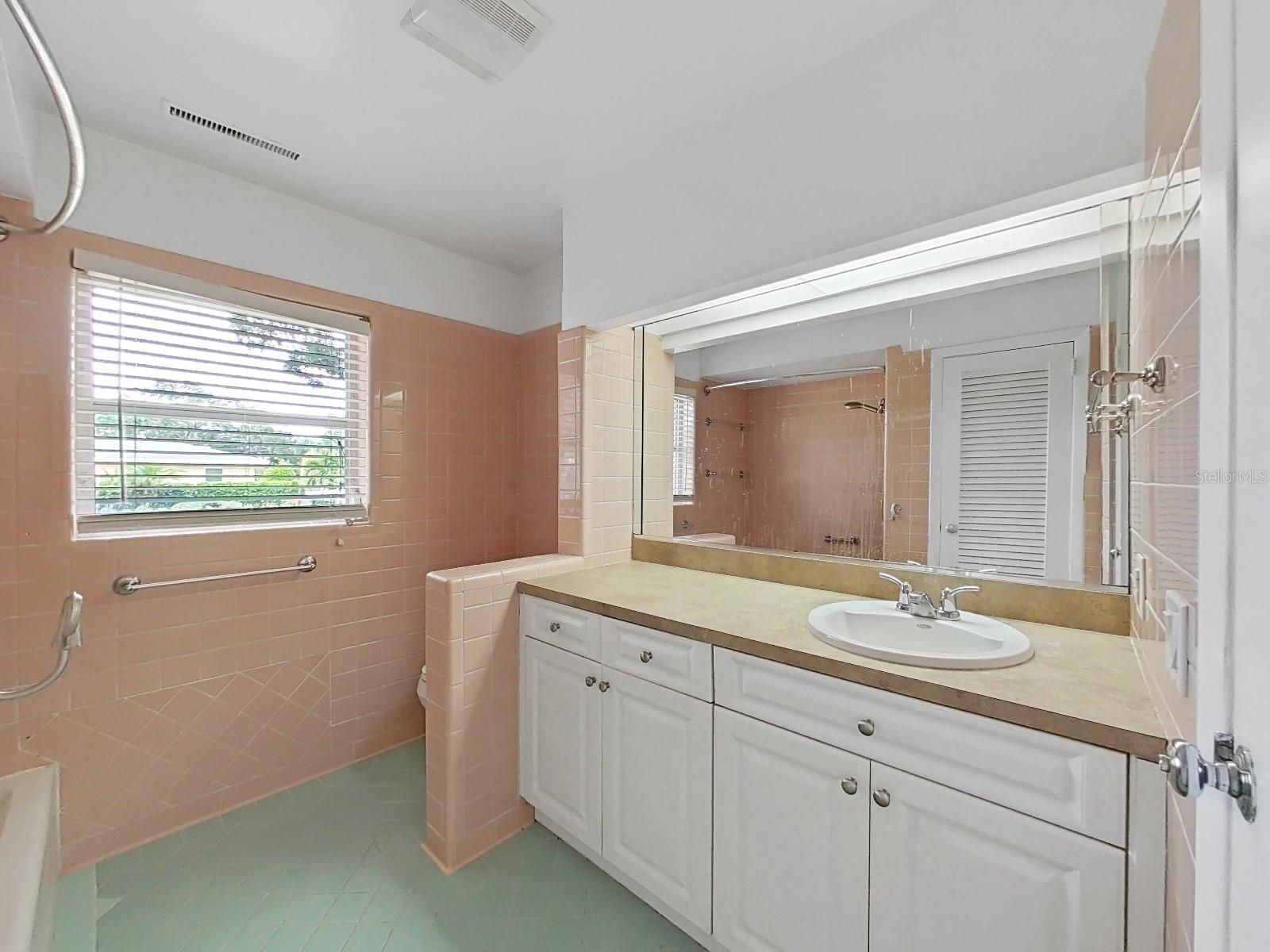 1701 LAURIE LN — photo 16
