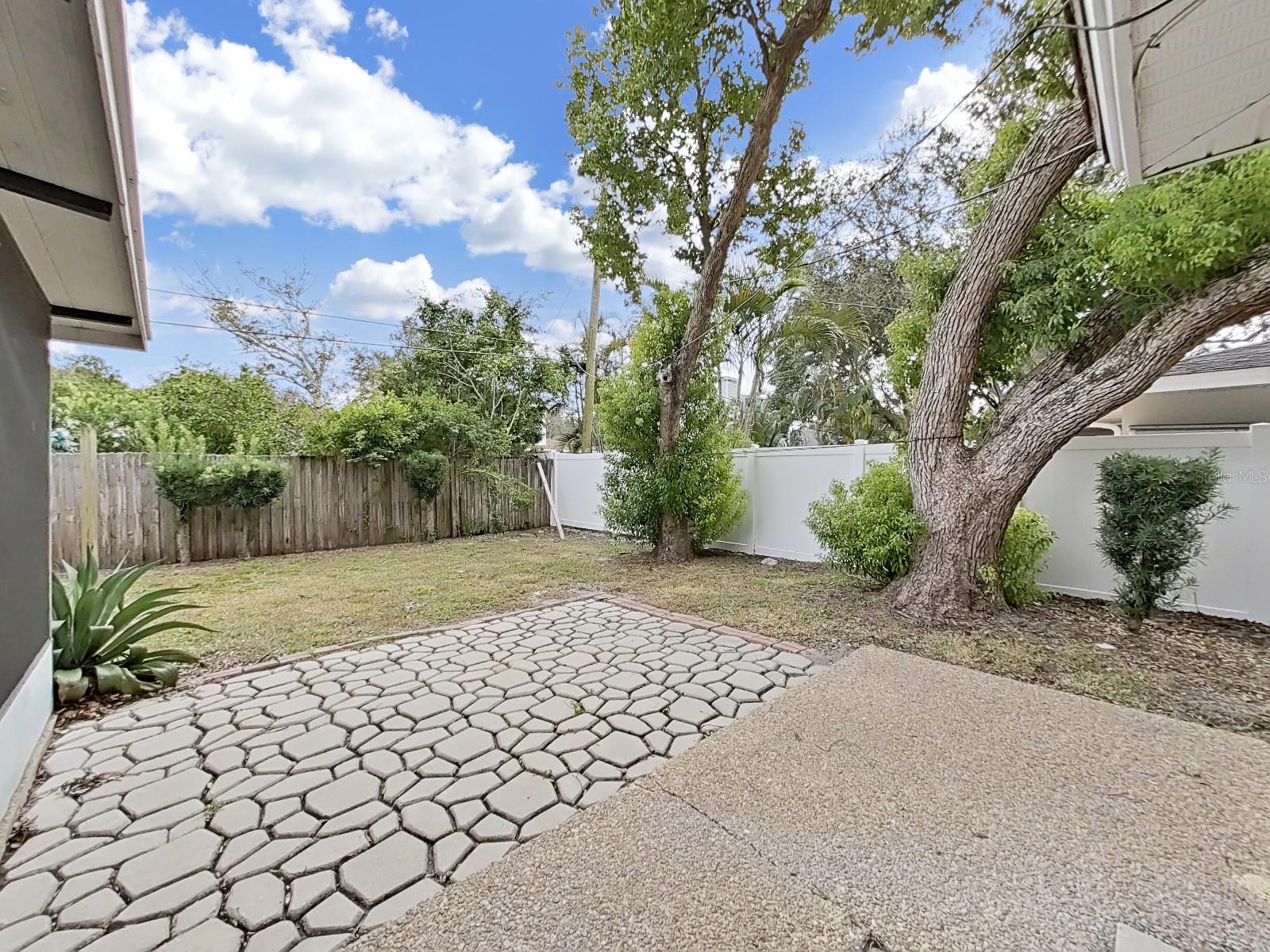 1701 LAURIE LN — photo 26