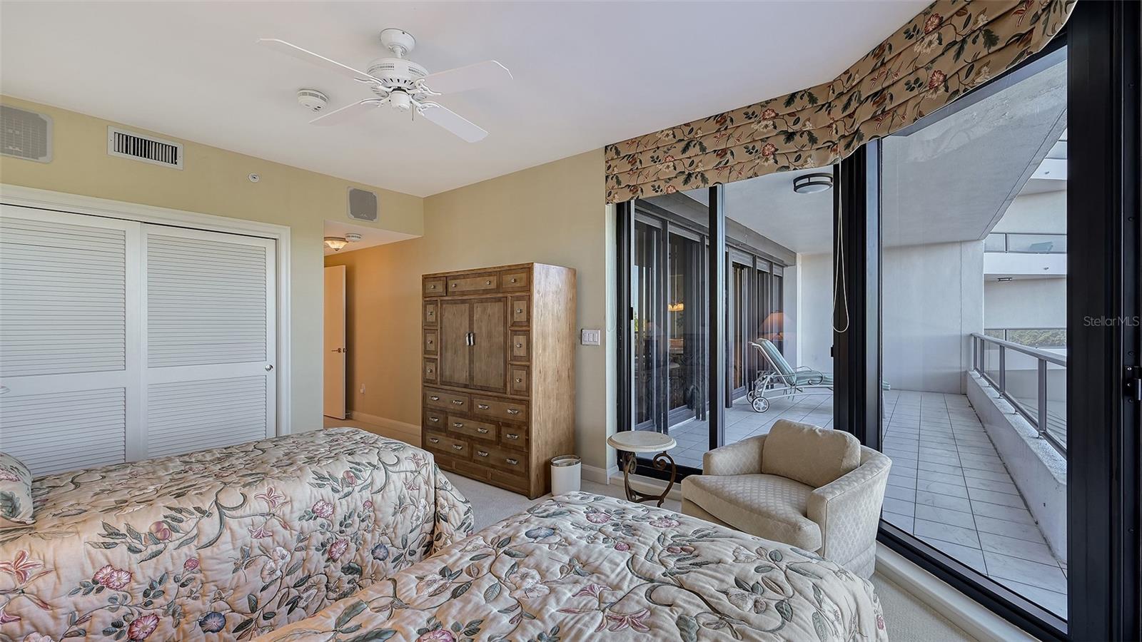 545 SANCTUARY DR #B305 — photo 28