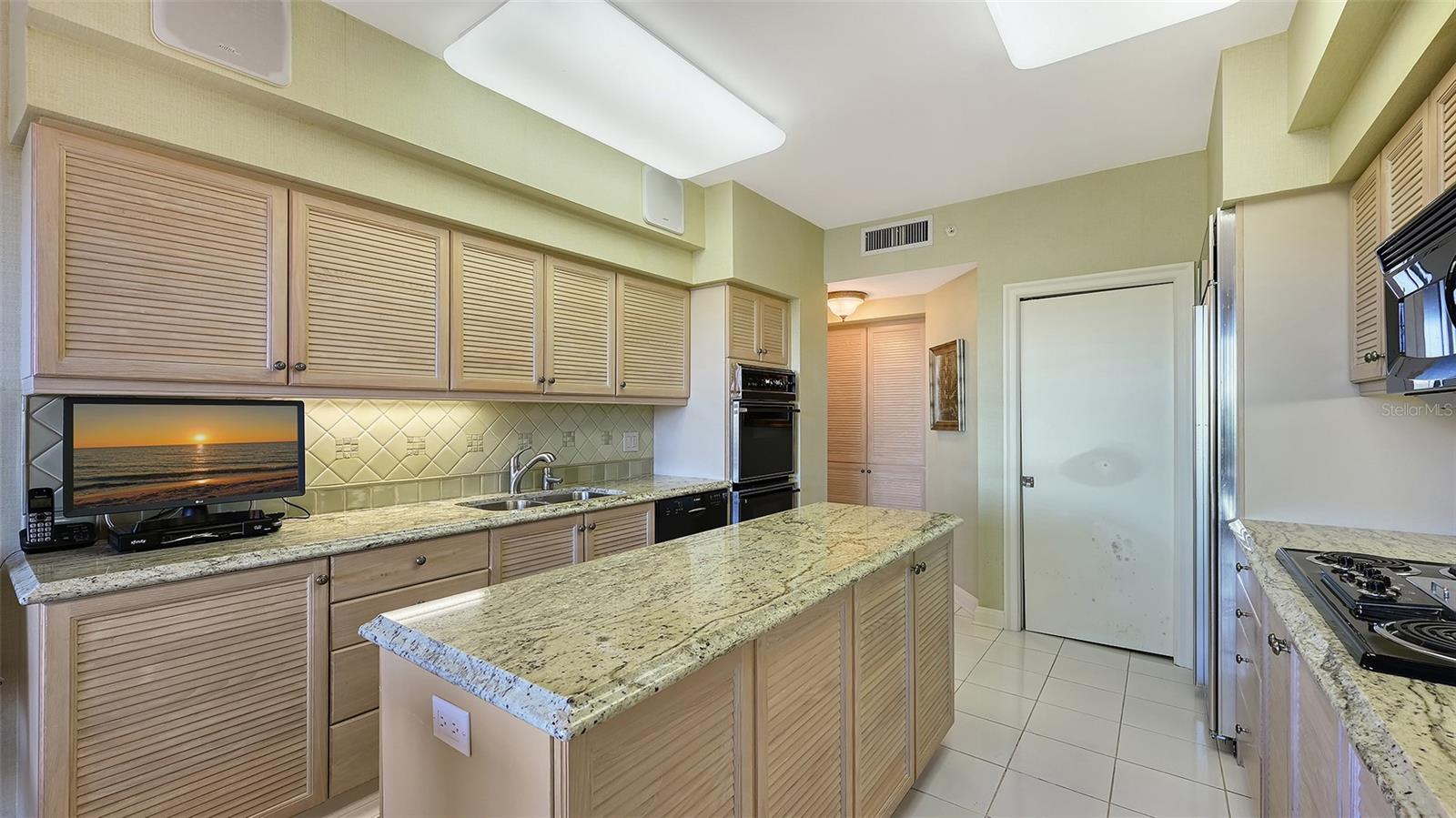 545 SANCTUARY DR #B305 — photo 18