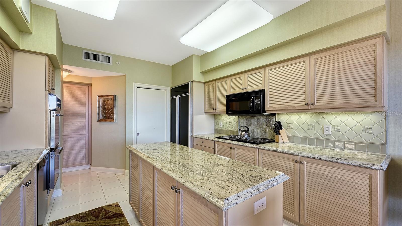 545 SANCTUARY DR #B305 — photo 17