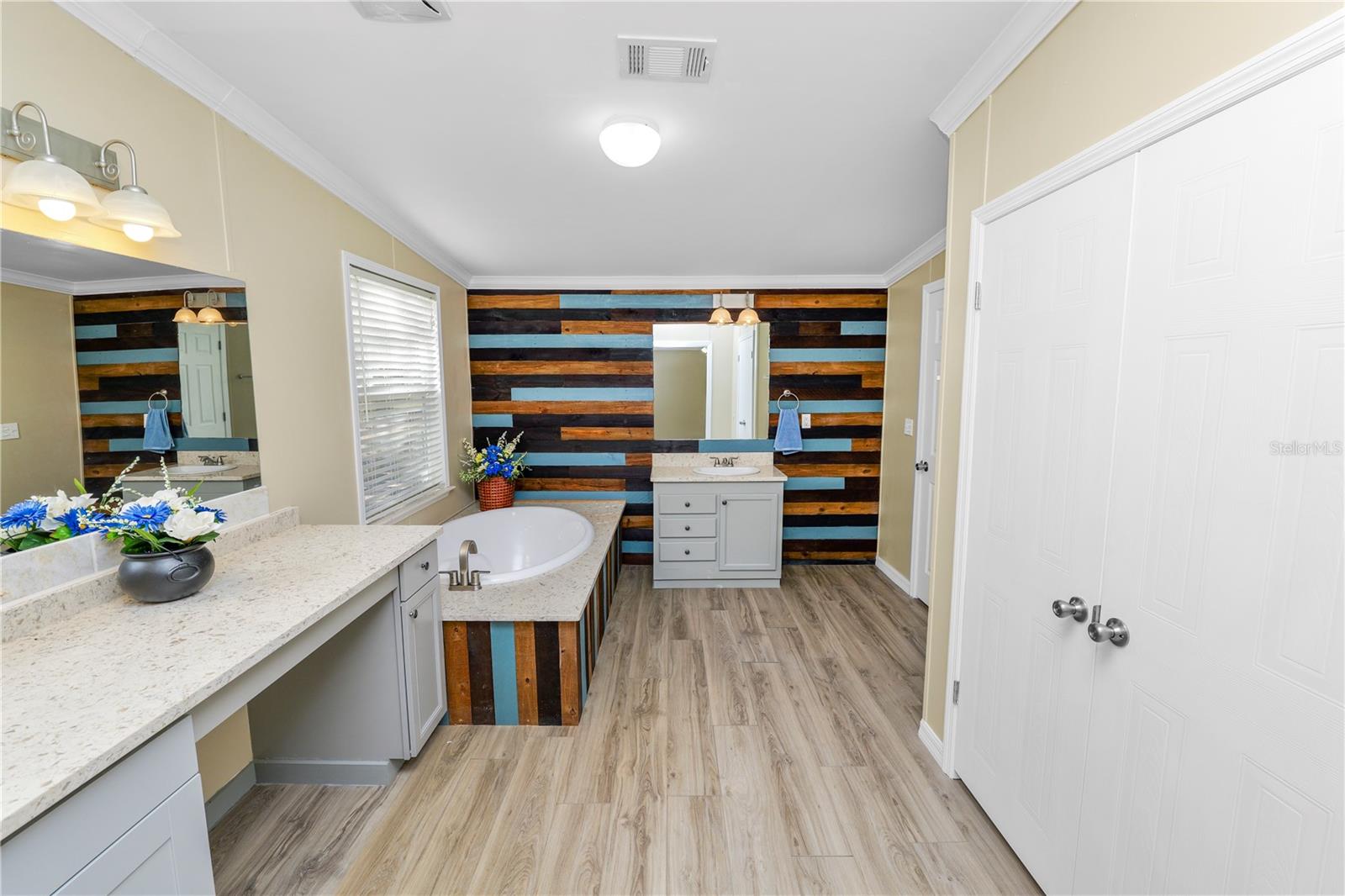 7405 SHOUPE RD — photo 32