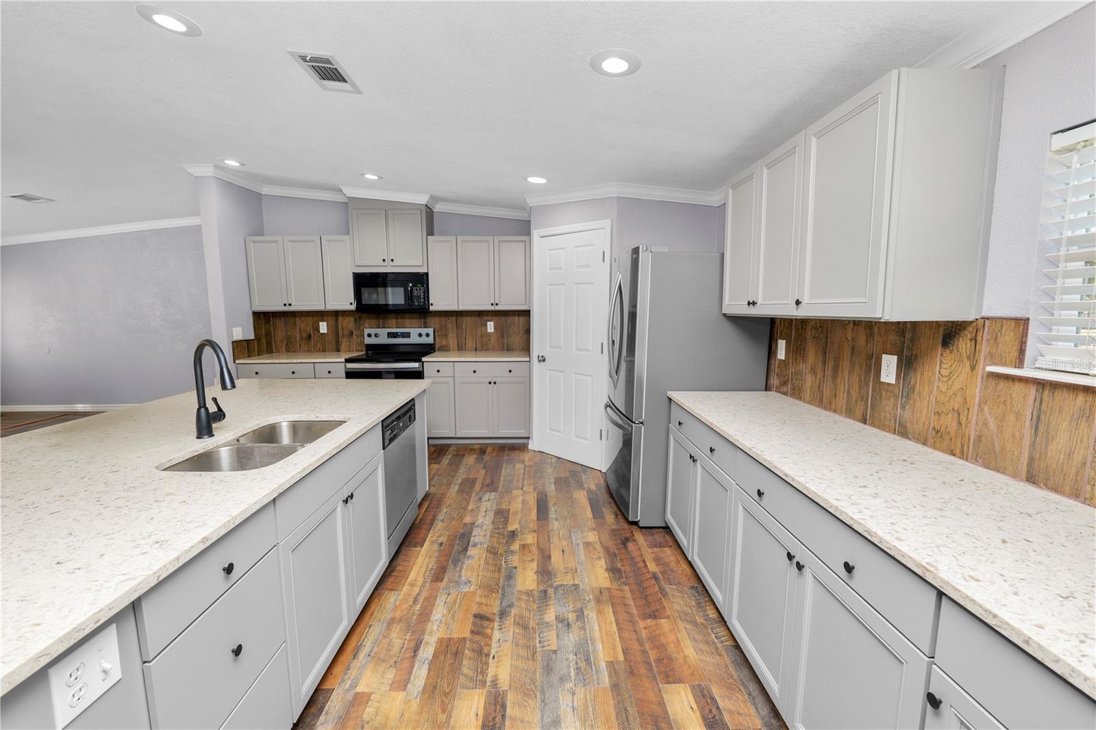 7405 SHOUPE RD — photo 15