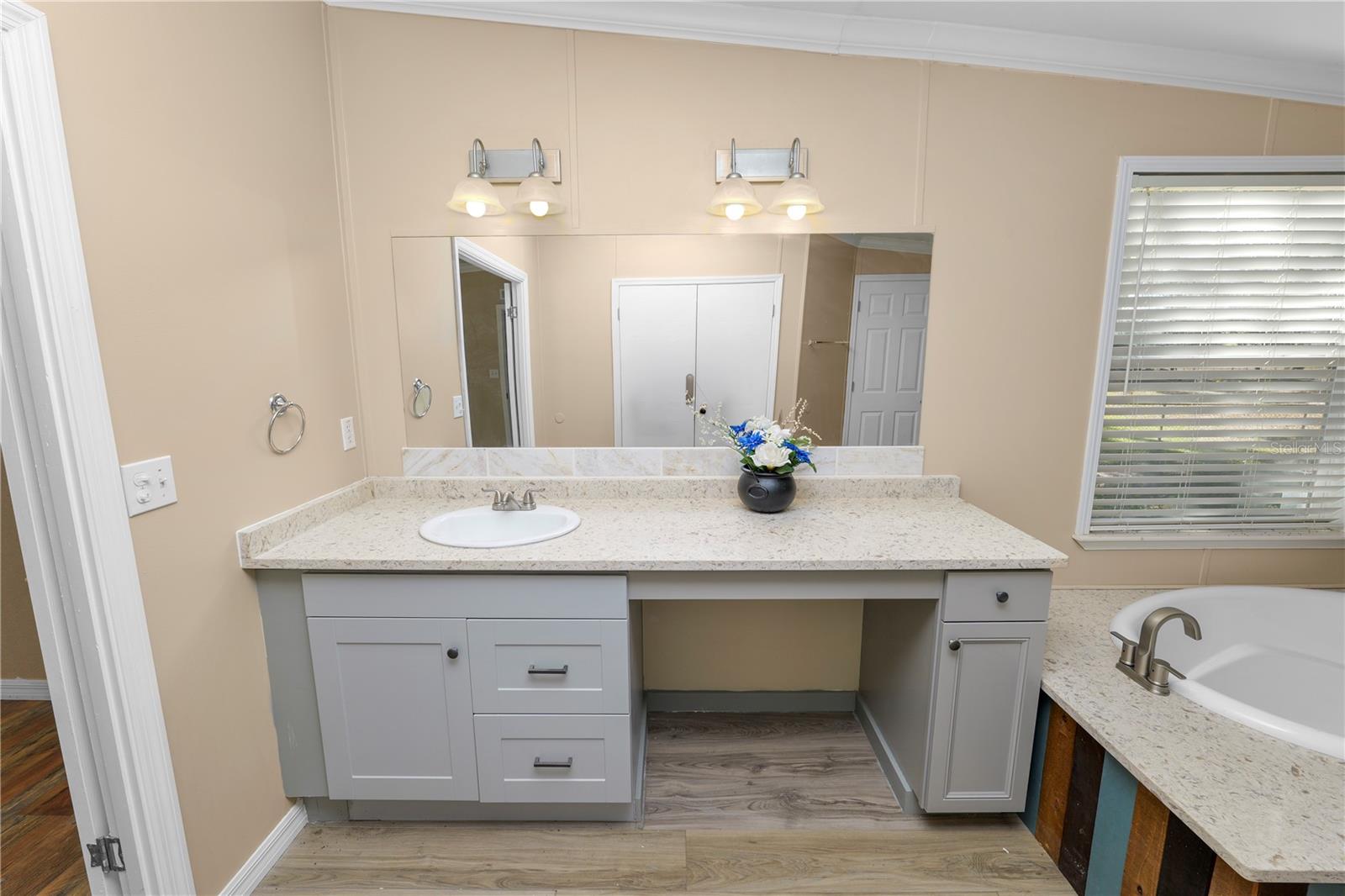 7405 SHOUPE RD — photo 28