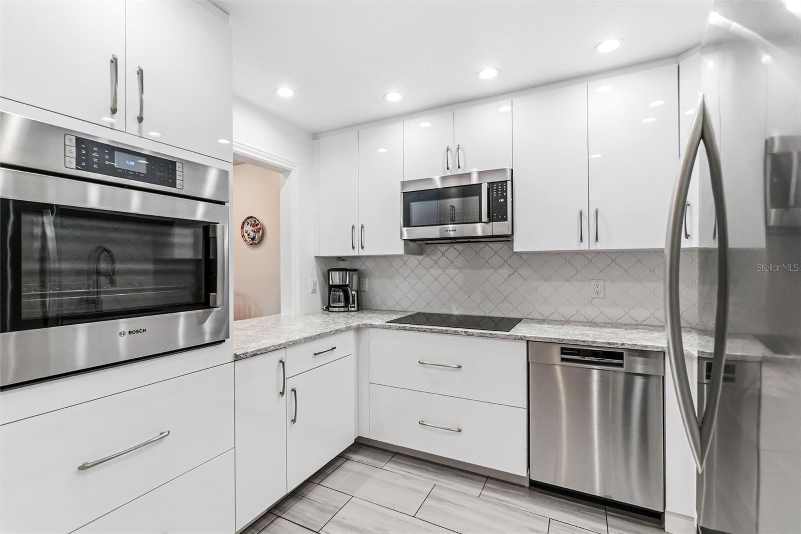 531 SUTTON PL — photo 9