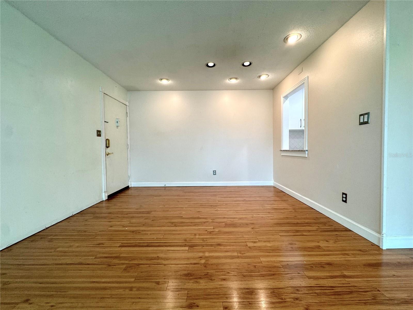 531 SUTTON PL — photo 7