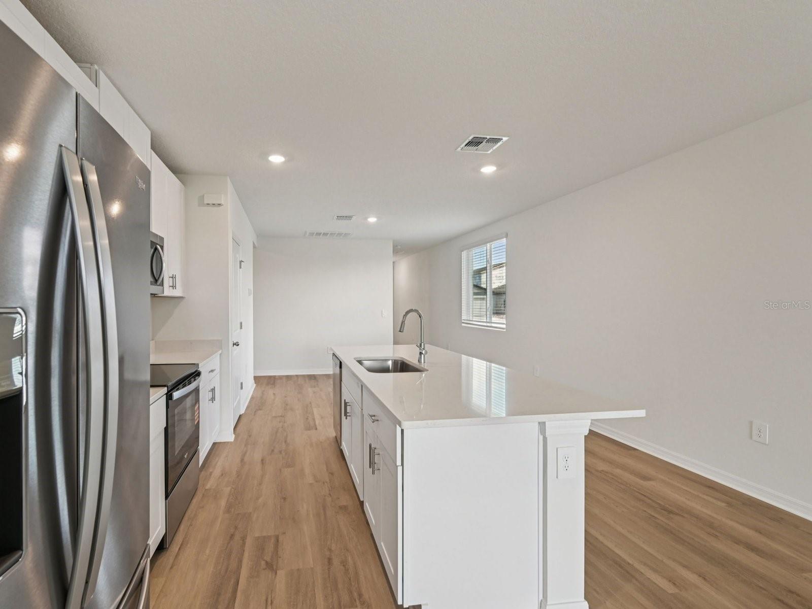13617 SHELLMORE AVE — photo 6
