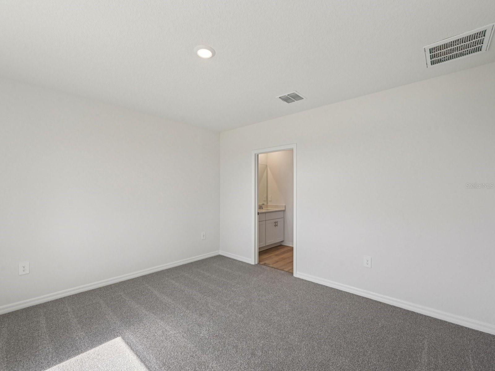 13617 SHELLMORE AVE — photo 9