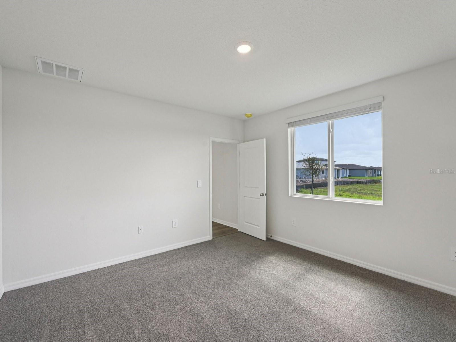 13617 SHELLMORE AVE — photo 10