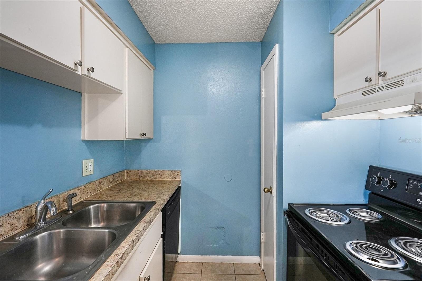 550 GOLDEN RAINTREE PL #550 — photo 13