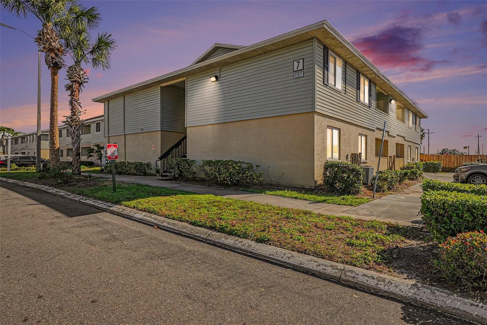 550 GOLDEN RAINTREE PL #550 — photo 3