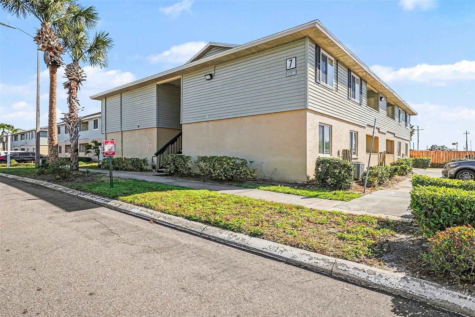550 GOLDEN RAINTREE PL #550 — photo 4