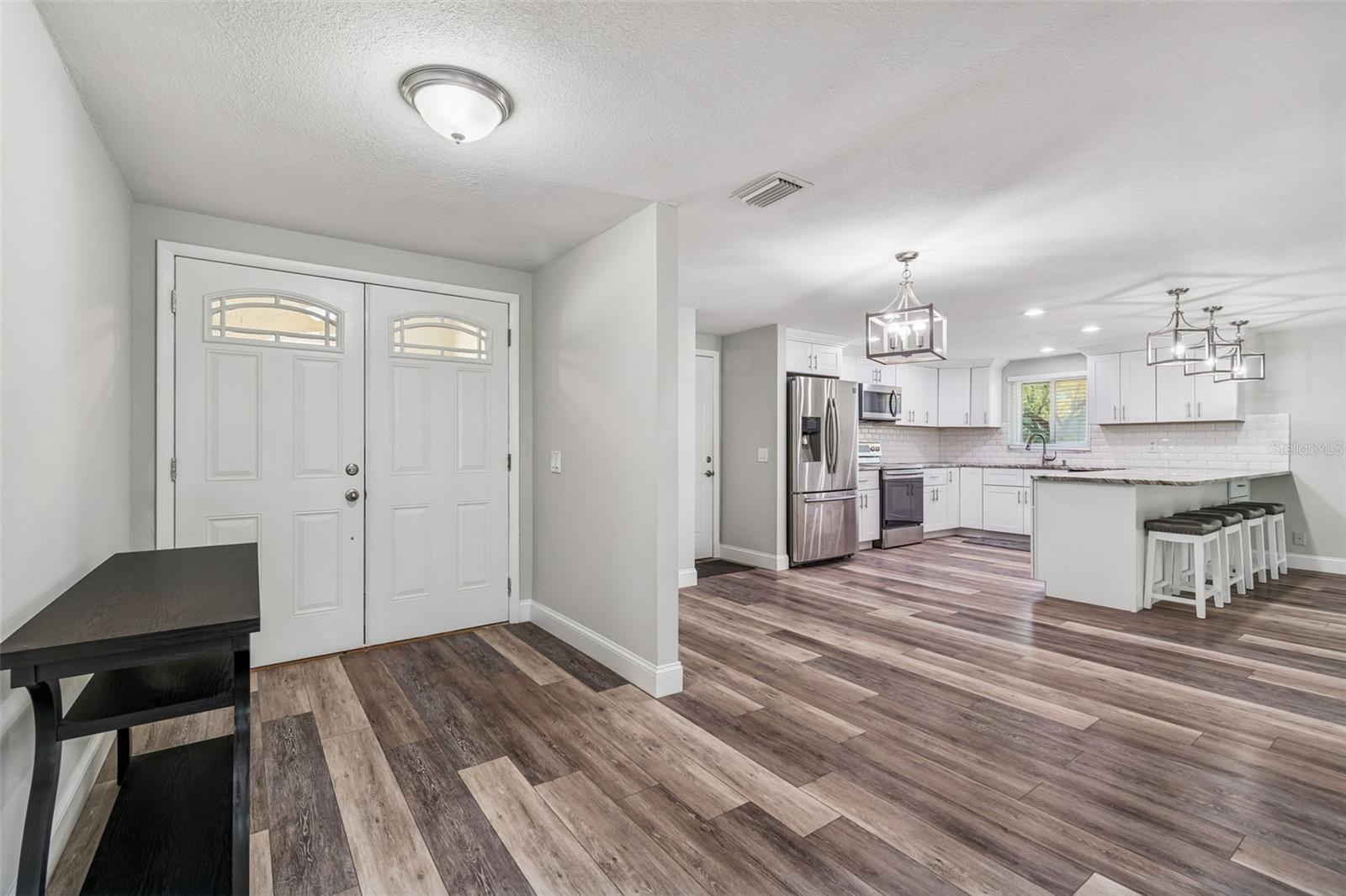 10909 CANDY LN — photo 8