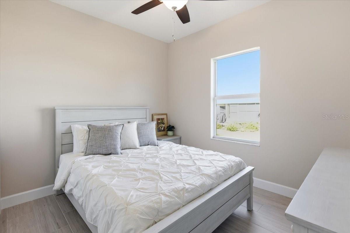 725 REDBUD CT — photo 27