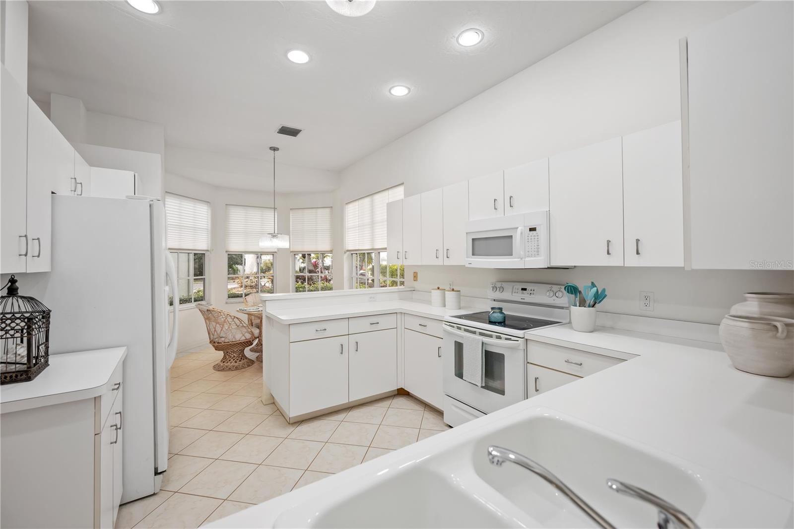 547 FALLBROOK DR — photo 5