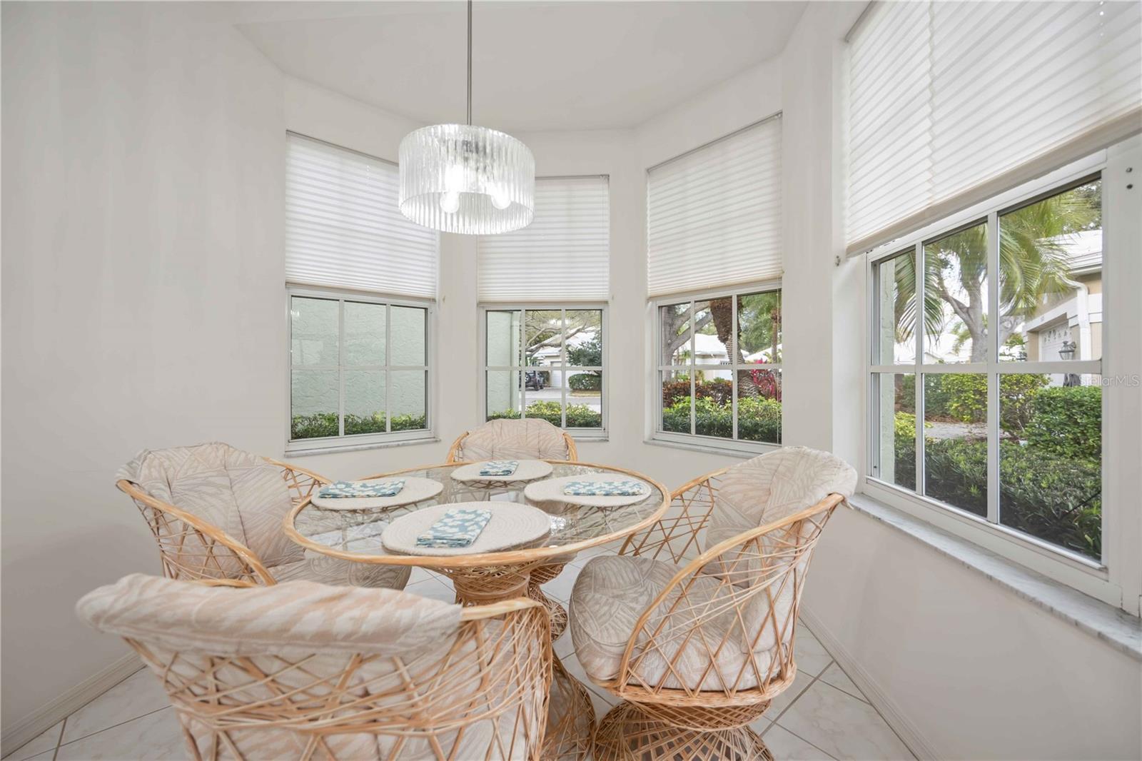 547 FALLBROOK DR — photo 14