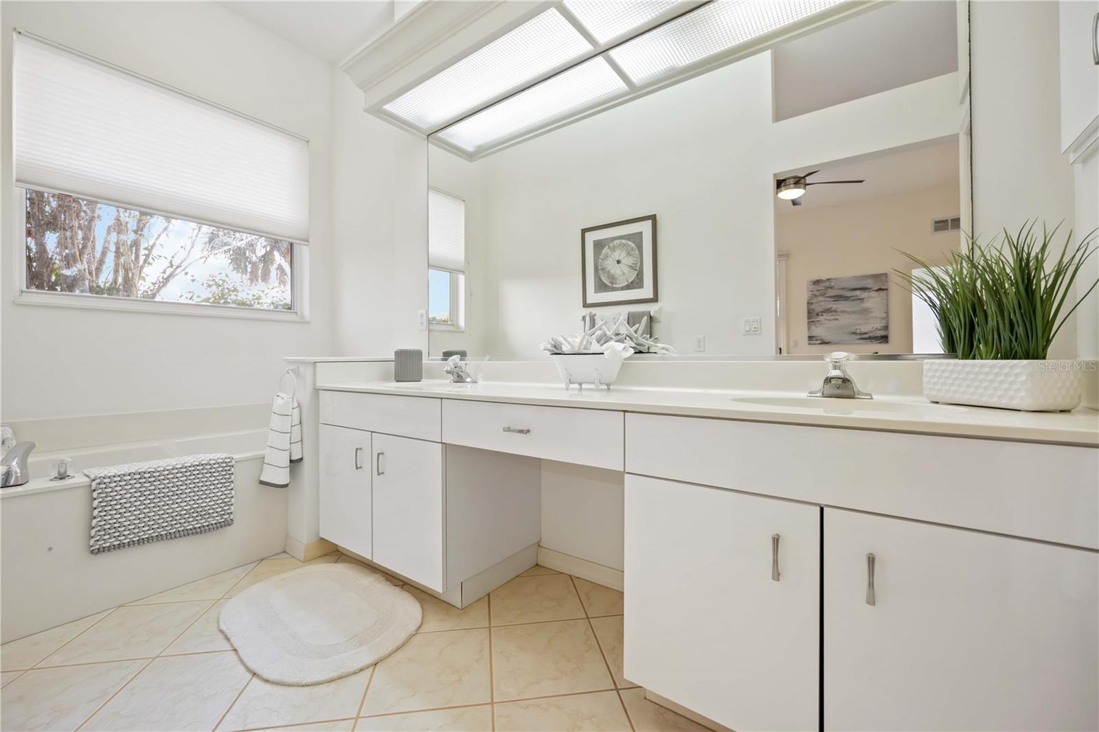 547 FALLBROOK DR — photo 29