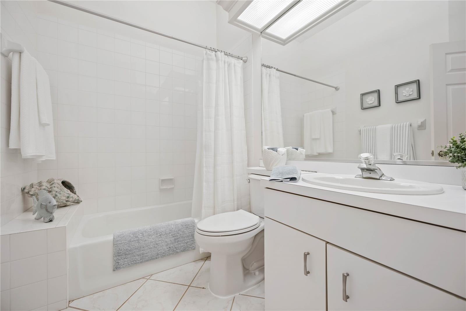 547 FALLBROOK DR — photo 32