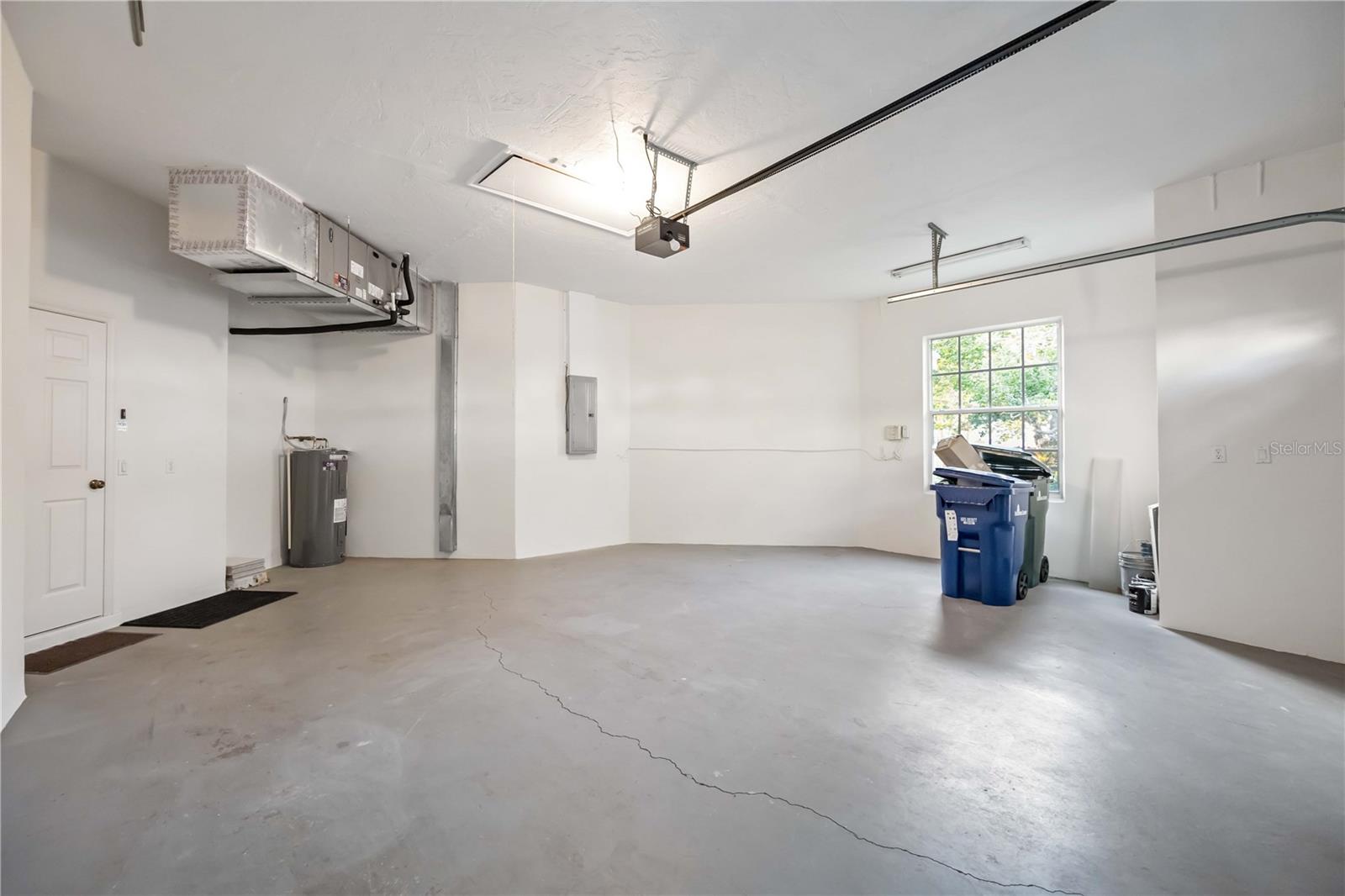 547 FALLBROOK DR — photo 33