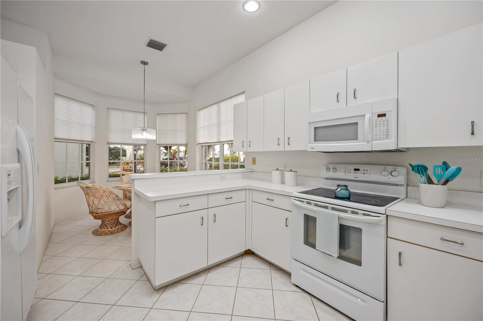 547 FALLBROOK DR — photo 16