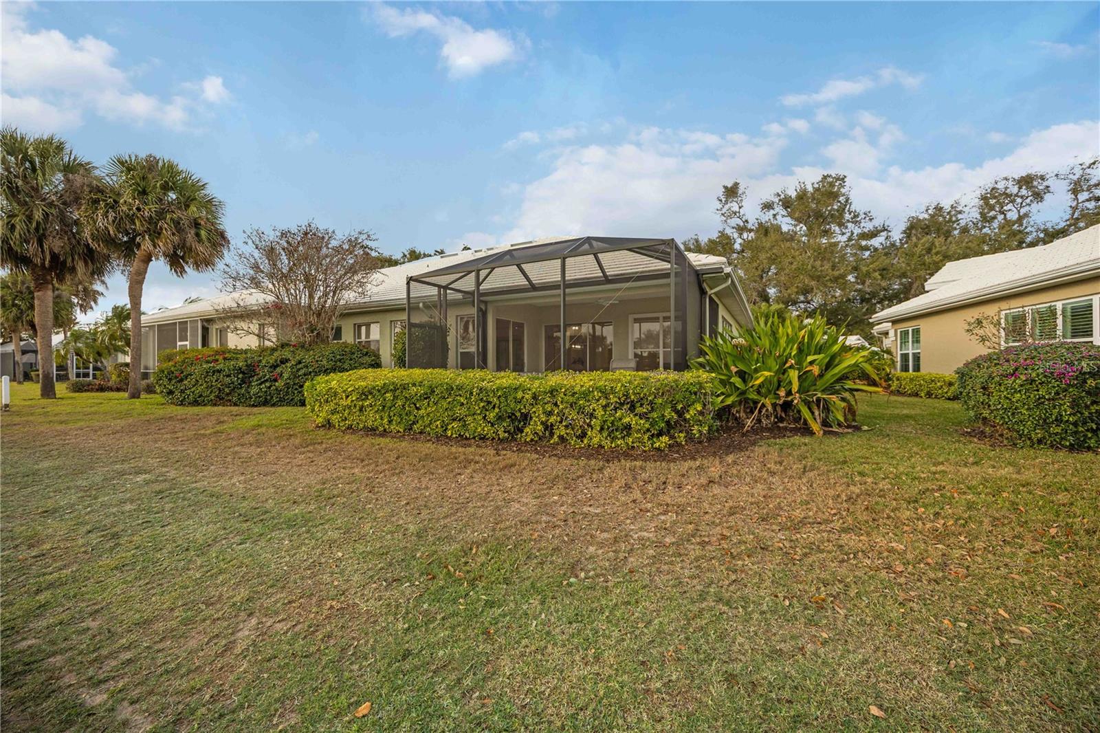 547 FALLBROOK DR — photo 37