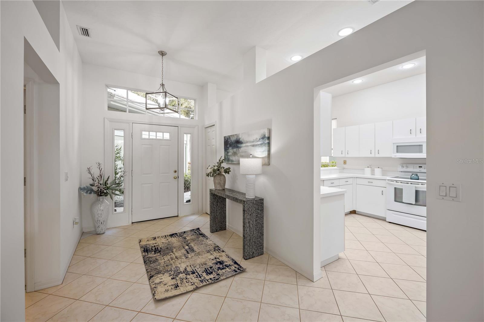547 FALLBROOK DR — photo 8