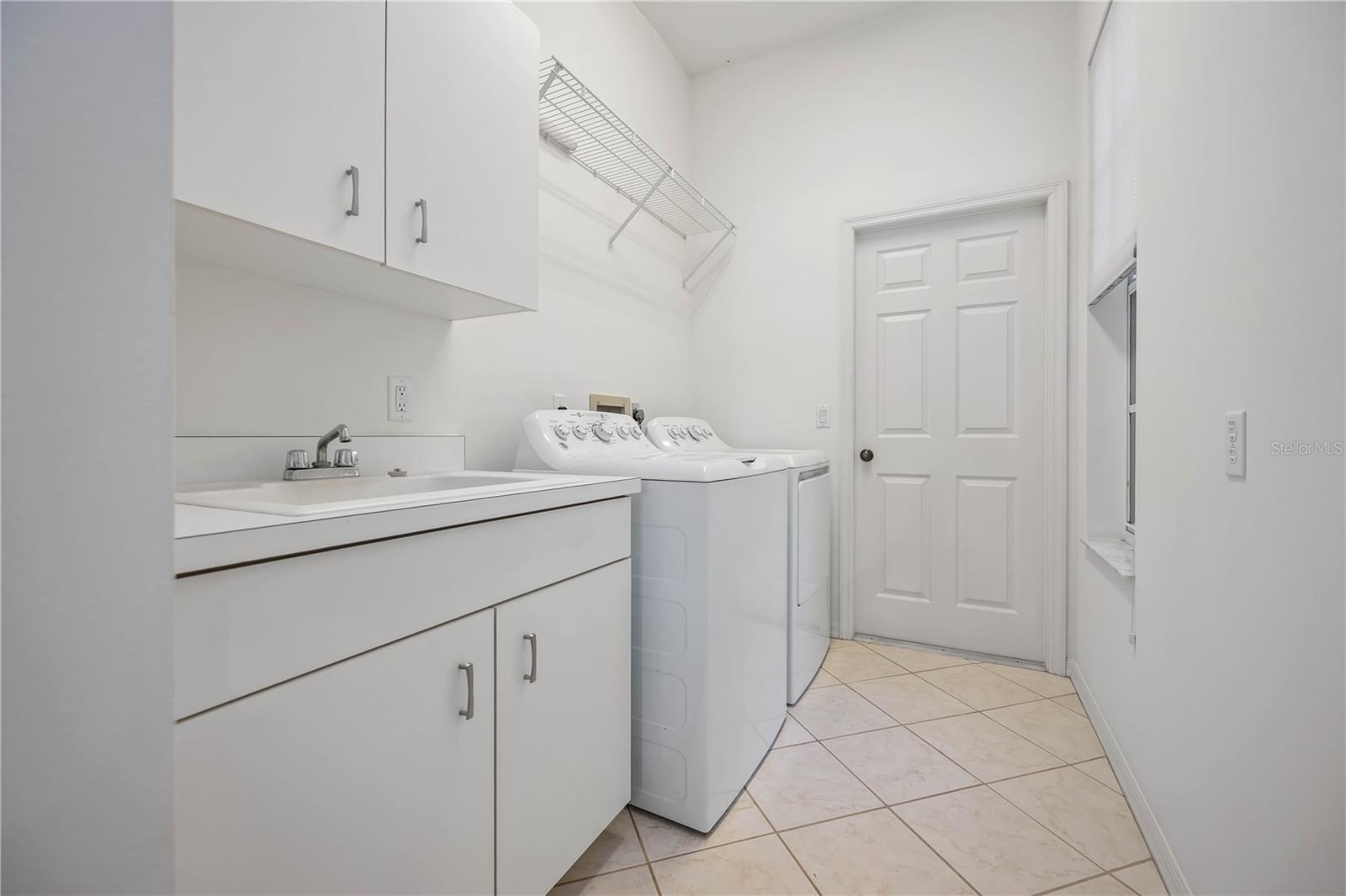 547 FALLBROOK DR — photo 26
