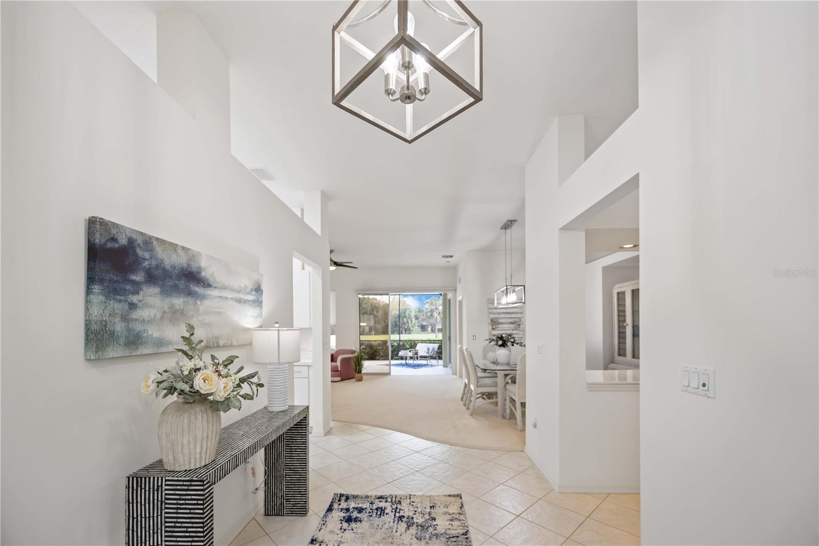547 FALLBROOK DR — photo 9