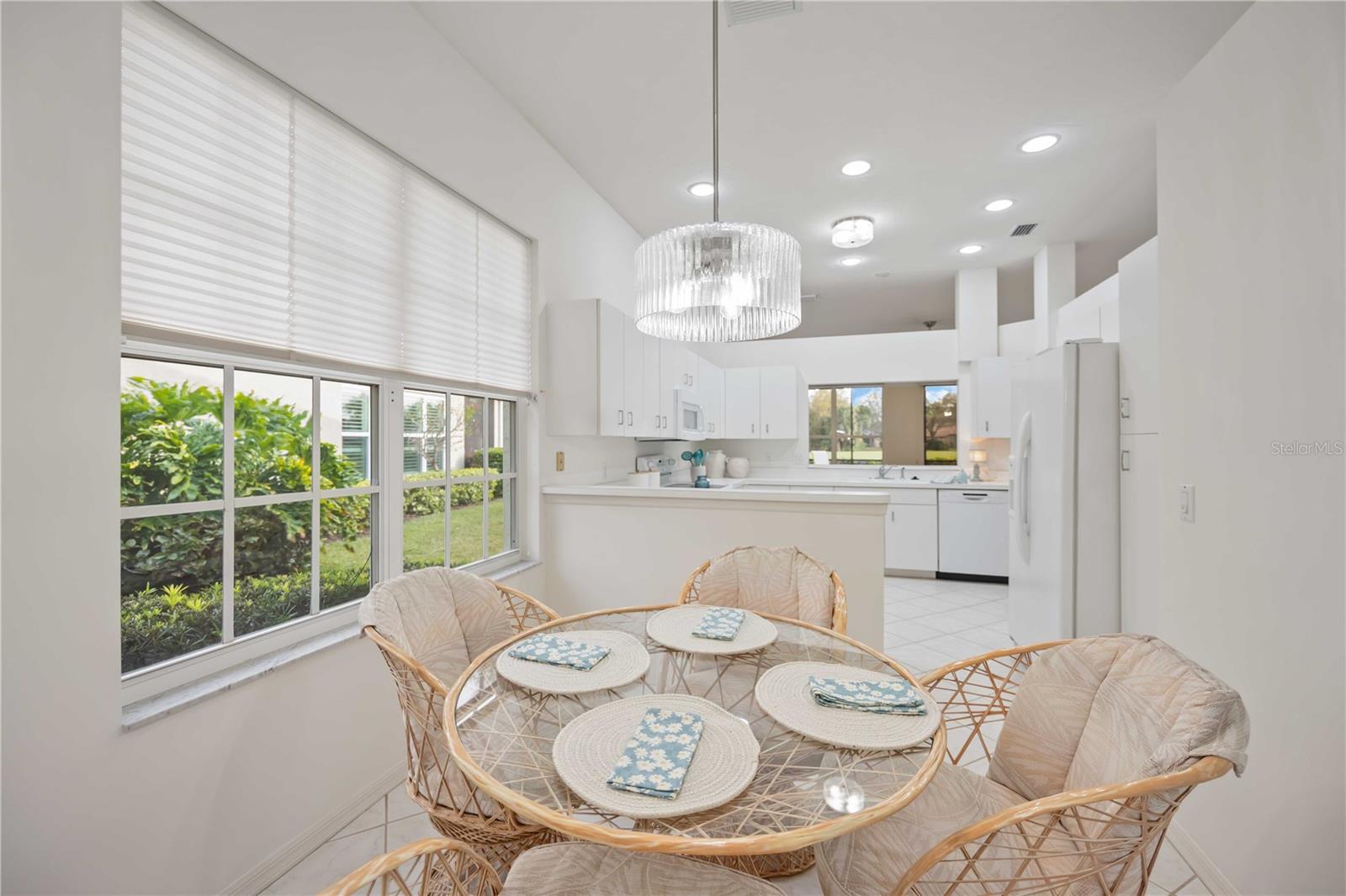 547 FALLBROOK DR — photo 15
